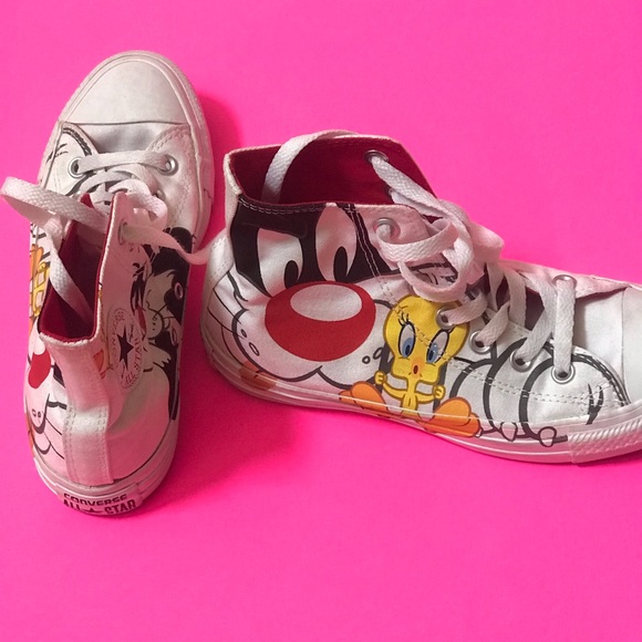 looney tunes converse womens